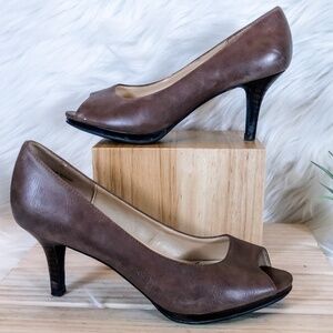 Kelly & Katie Peep Toe Heel Pump Brown